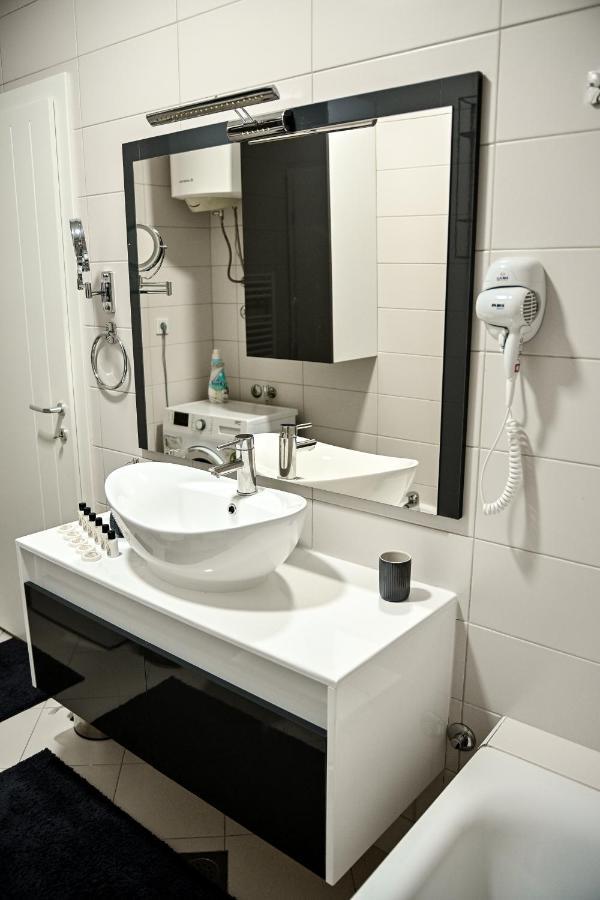 Luxury Apartment Karic Free Parking Tuzla Exterior foto